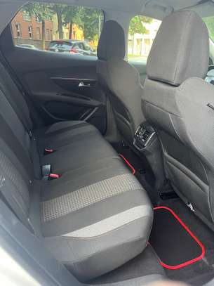 Peugeot 3008 image 2