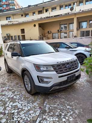 Ford Explorer V6 2017 image 1