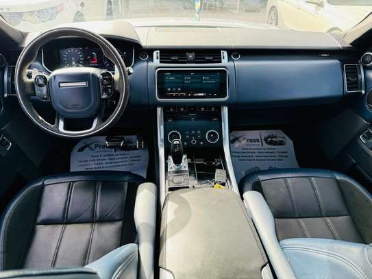 Range rover Sport HST image 7