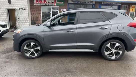 Hyumdai Tucson image 13