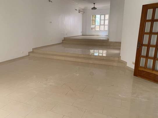 Villa r+1 à louer ngor Almadi image 11