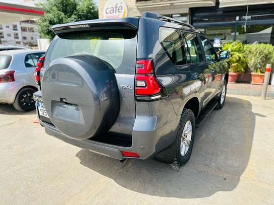 TOYOTA PRADO 2019 7places image 3