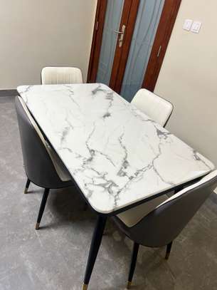 Ensemble table marbre + 6 chaises simili cuir noir image 2