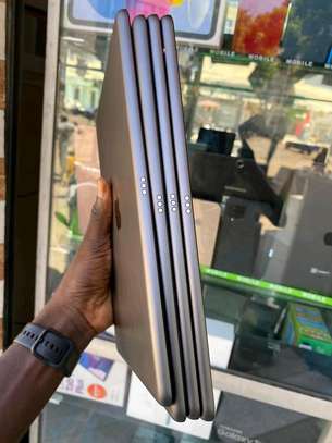 iPad 8th 128gb image 2