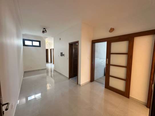 À loué appartement neuf luxe  HANN MARISTE T4 image 1