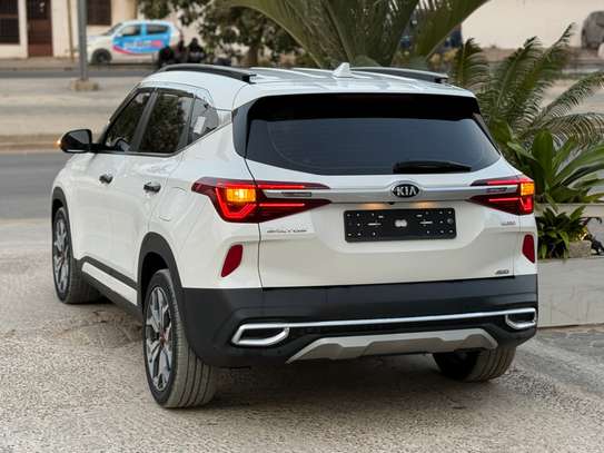 Kia SELTOS image 3