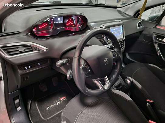 Peugeot 208 2017 image 11