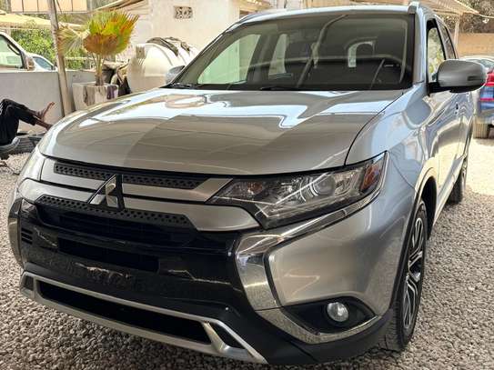 Mitsubishi Outlander image 3