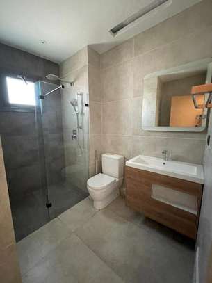 Appartement de luxe situé au bord de l'eau. image 2
