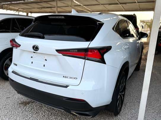 LEXUS NX300 SPORT image 4