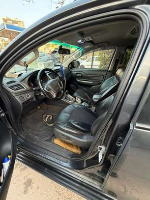 MITSUBISHI L200 2022 image 8