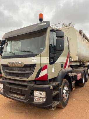 Iveco stralis 6x4 image 1