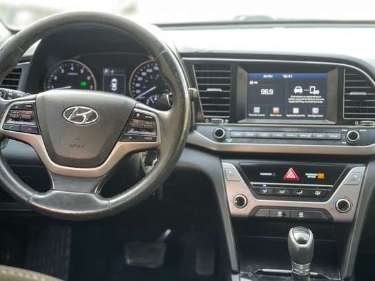 Hyundai Elantra 2017 image 5