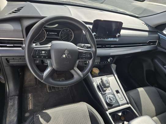 Mitsubishi outlander image 9