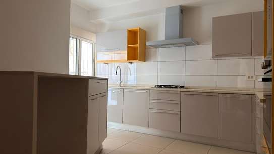 Appartement centre-ville spacieux avec balcon et vue image 10