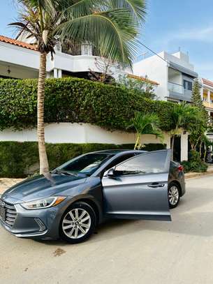 Hyundai Elantra image 2