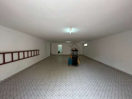 Grande villa aux Almadies pour habitation ou bureaux image 4