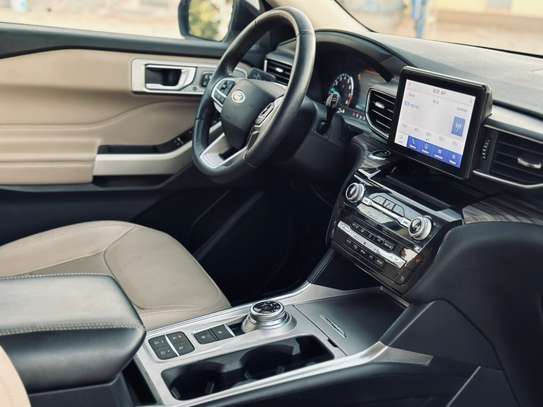Ford Explorer Limited 2021 image 8