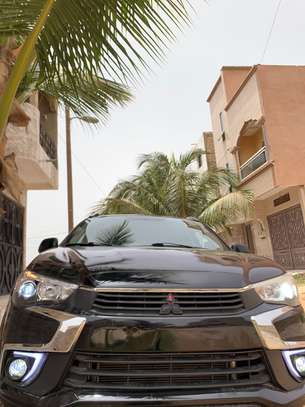 Mitsubishi RVR black edition image 3