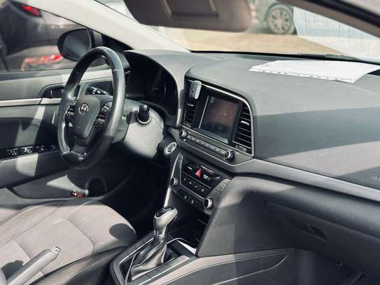 Hyundai elantra image 10