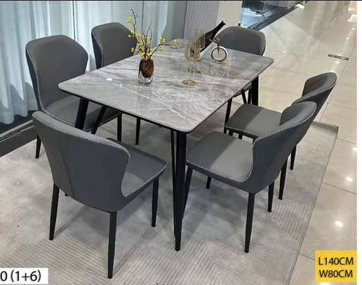 Ensemble table marbre + 6 chaises matelassées 2024 image 1