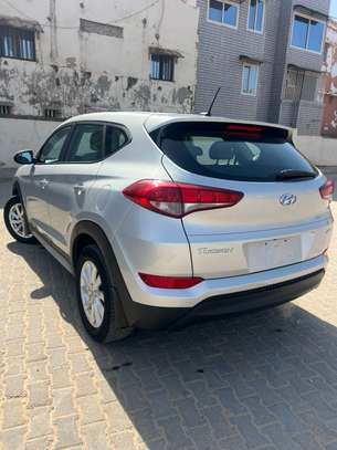 Hyundai tucson image 9