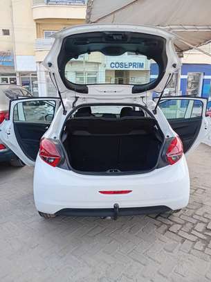 PEUGEOT 208 DIESEL image 4