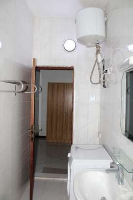 Appartement Meublé à Ouest Foire image 6