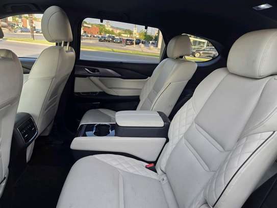 Madaza cx9 2021 signature image 12