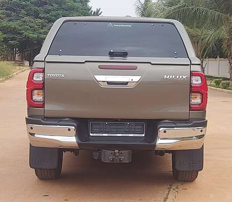 TOYOTA HILUX 2021 image 11