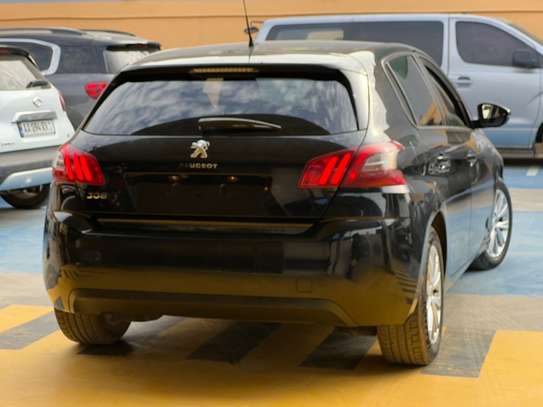 Mitsubishi Outlander image 6