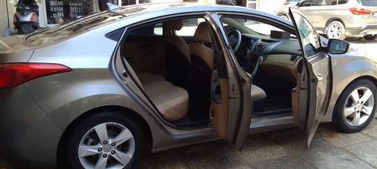 Elantra disponible image 4
