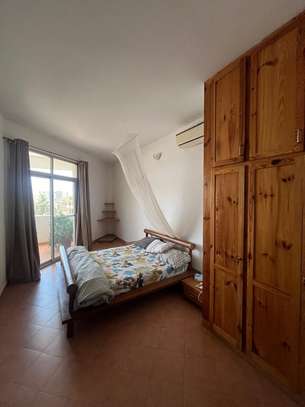 Joli Appartement f3 meublé à louer aux almadies image 9