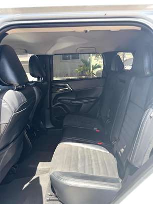 Mitsubishi Outlander image 12