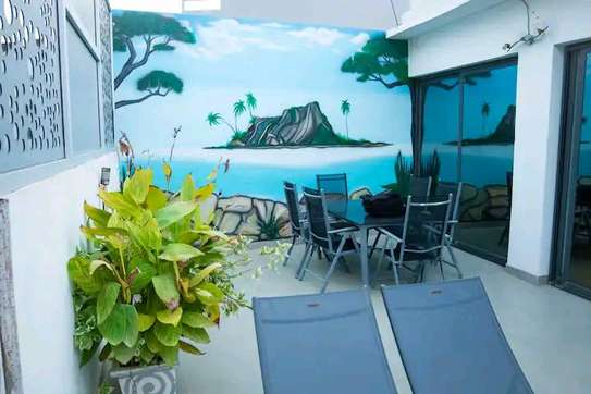 Villa avec piscine sur la terrasse image 2