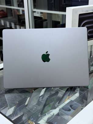 MacBook Pro 2023 m2 Pro 16 pouces image 1