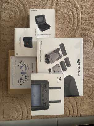 Pack DJI Mavic 3 Fly More Combo + RC Pro Neuf Scellé + image 3