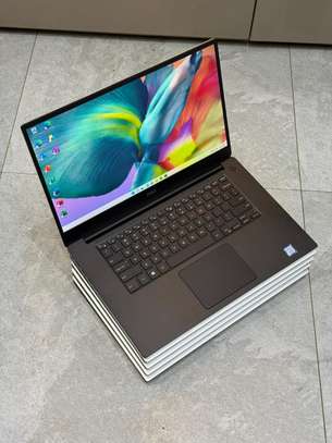 Dell XPS 15 7590 image 5