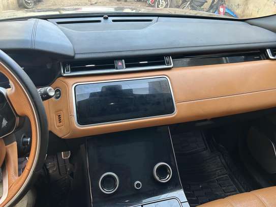 Range rover velar image 6