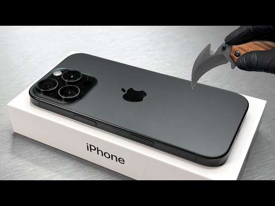iPhone 16 pro black 128giga neuf descellé image 2