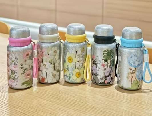 Générique bouteille inox 650ml fleurs étanche image 1