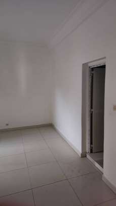 Villa R+1 , F6 à louer aux mamelles image 6