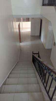 Villa R+1 à louer à Sipres 2 image 8