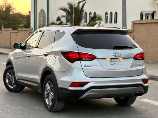 Hyundai santa fe sport image 2