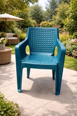Chaise en plastique solide image 2