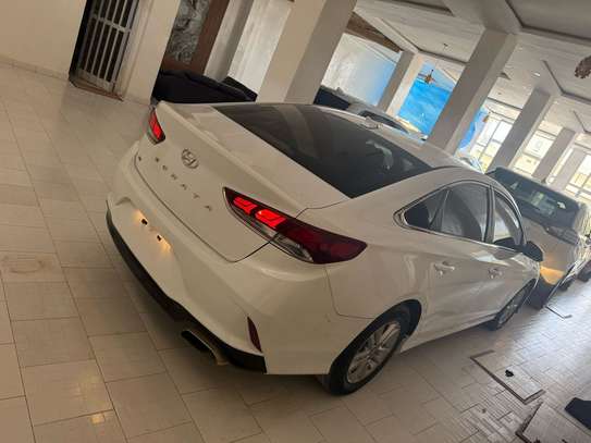 Hyundai sonata image 7