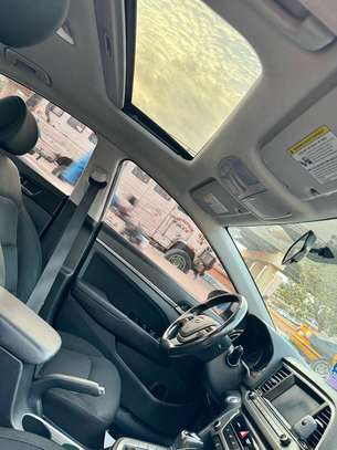 Hyundai Elantra image 6