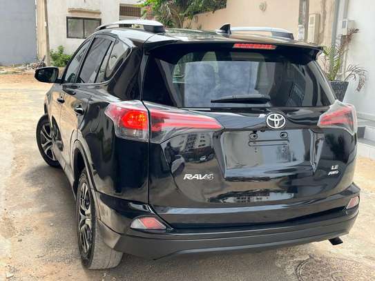 Toyota Rav 4 LE 2016 image 8