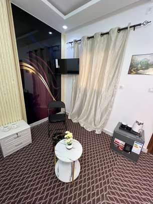 Belle et spacieuse chambre au Point E image 8