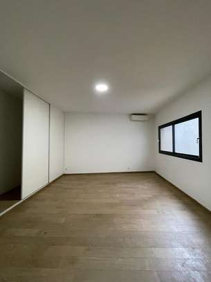 F4 neuf à louer au point e 204 m² image 2